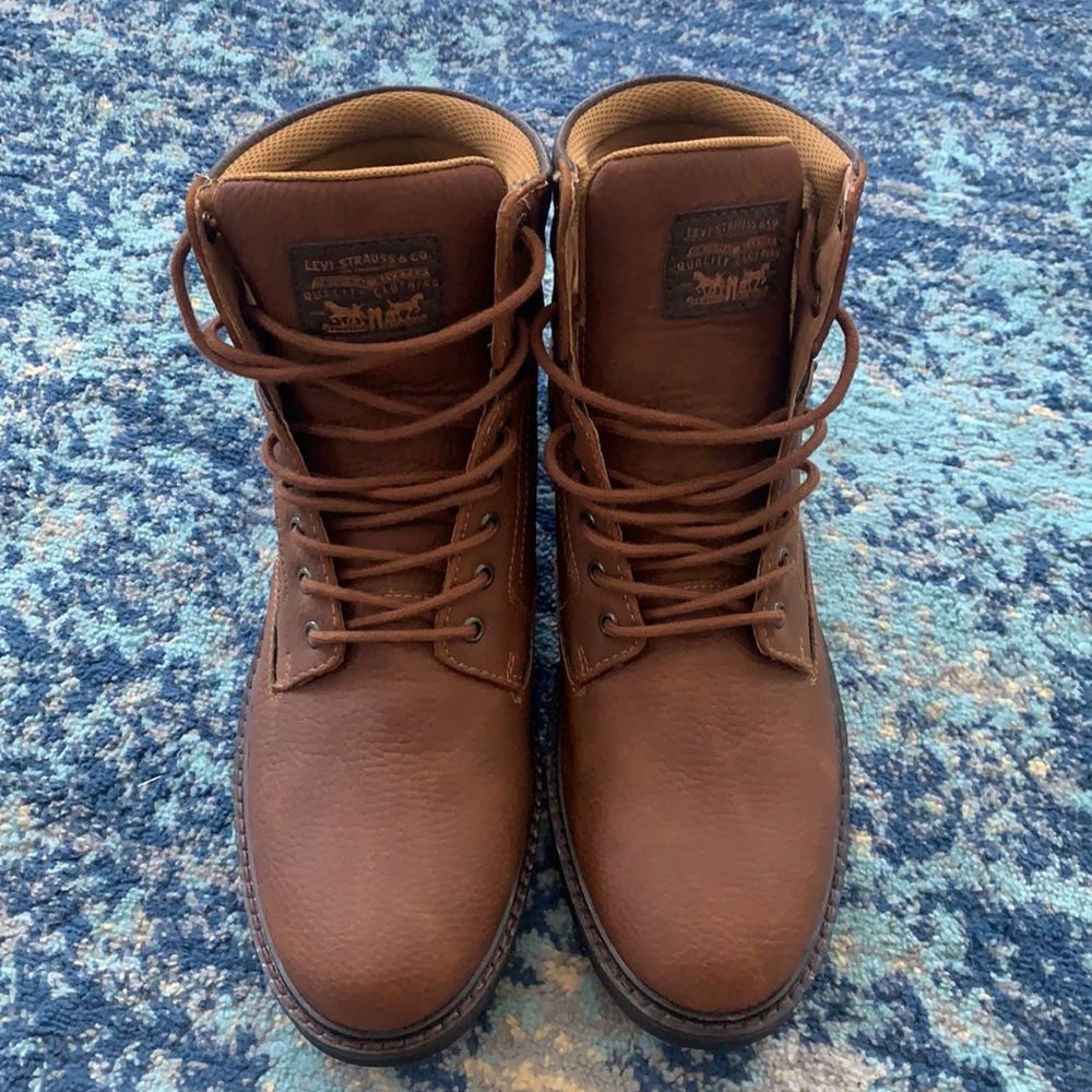 Levi’s Brown boots 🥾